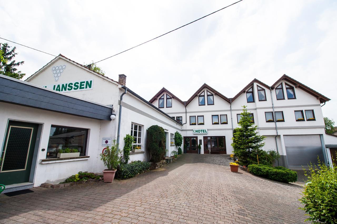 Janssen 3*